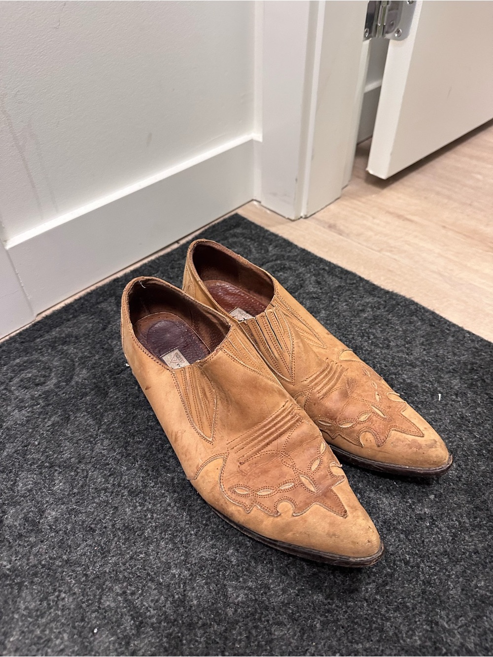 Vintage Guess Suede Pointed Clog Mules with Decorative Stitching